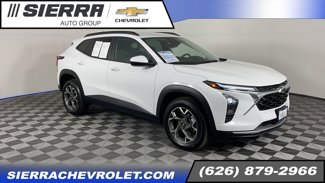 Used 2025 Chevrolet Trax LT image 1