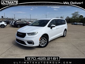 Used 2023 Chrysler Pacifica Touring-L image 1