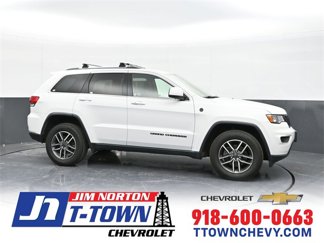 Used 2019 Jeep Grand Cherokee Laredo image 1