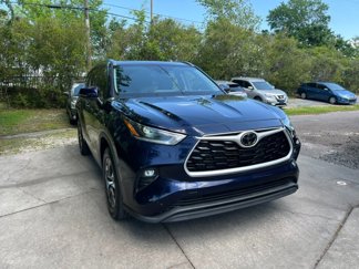 Used 2021 Toyota Highlander XLE image 1