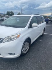 Used 2014 Toyota Sienna XLE image 1
