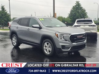 Used 2024 GMC Terrain SLE image 1