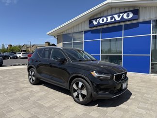 Used 2019 Volvo XC40 T5 Momentum image 1