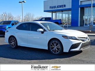 Used 2023 Toyota Camry SE image 1