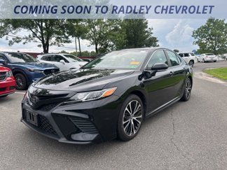 Used 2018 Toyota Camry SE image 1