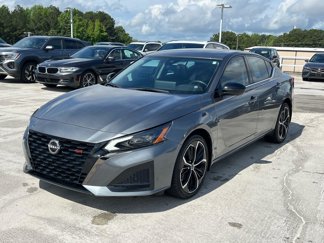 Used 2023 Nissan Altima 2.5 SR w/ SR Premium Package image 1