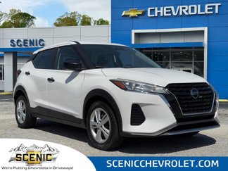 Used 2021 Nissan Kicks S image 1