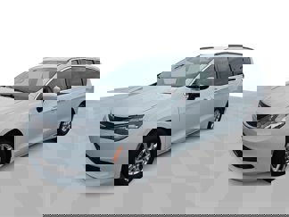 Used 2021 Chrysler Voyager Lxi image 1