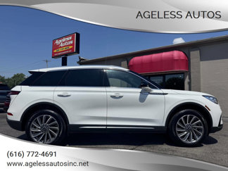 Used 2023 Lincoln Corsair Reserve image 1