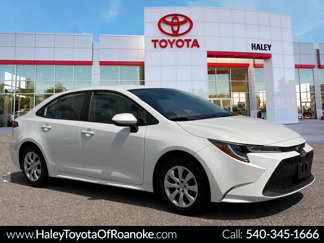 Certified 2022 Toyota Corolla LE image 1