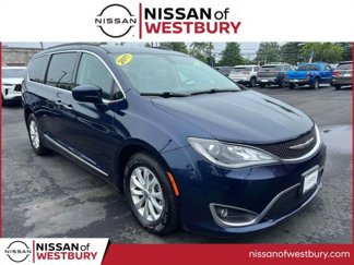 Used 2017 Chrysler Pacifica Touring-L image 1
