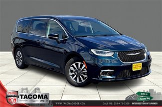 Used 2023 Chrysler Pacifica Touring-L image 1
