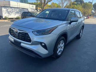 Used 2024 Toyota Highlander LE image 1