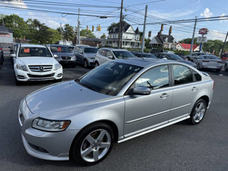 Used 2010 Volvo S40 T5 R-Design image 1