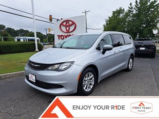 Used 2022 Chrysler Voyager LX image 1