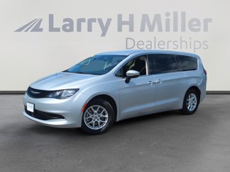 Certified 2023 Chrysler Voyager LX image 1