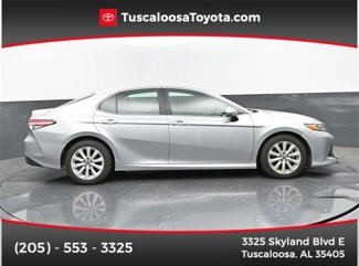 Used 2018 Toyota Camry LE image 1