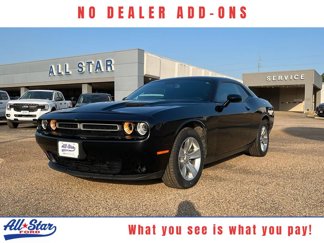 Used 2022 Dodge Challenger SXT image 1