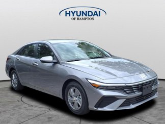 New 2025 Hyundai Elantra SE image 1