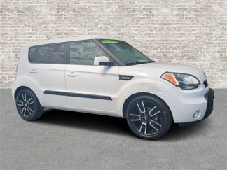 Used 2011 Kia Soul + image 1
