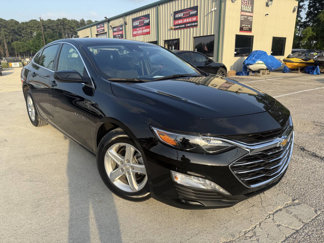 Used 2017 Chevrolet Malibu LT image 1