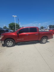 Used 2018 Nissan Titan SV image 1