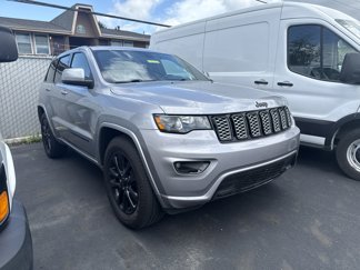 Used 2018 Jeep Grand Cherokee Altitude image 1