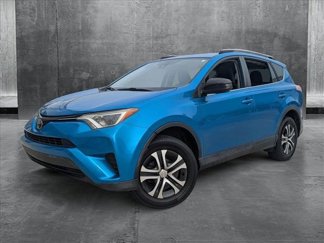 Used 2018 Toyota RAV4 LE image 1