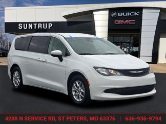 Used 2023 Chrysler Voyager LX image 1