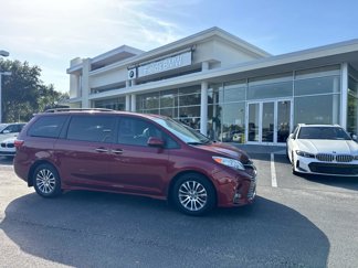 Used 2020 Toyota Sienna XLE image 1