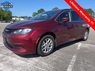 Used 2023 Chrysler Voyager LX image 1