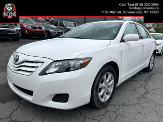 Used 2011 Toyota Camry LE image 1