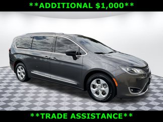Used 2017 Chrysler Pacifica Touring-L Plus image 1