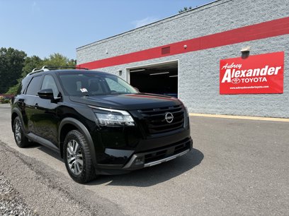 Used 2024 Nissan Pathfinder SL