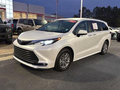 Certified 2022 Toyota Sienna XLE
