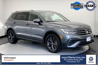 Used 2022 Volkswagen Tiguan SE w/ Panoramic Sunroof Package