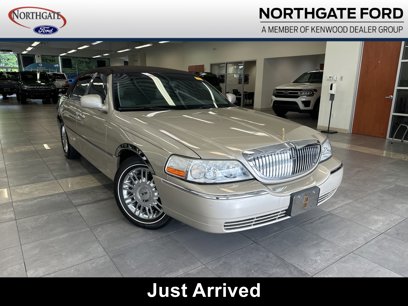 Used 2010 Lincoln Town Car Signature Limited