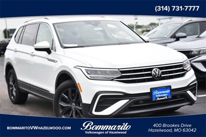 Used 2024 Volkswagen Tiguan SE w/ Panoramic Sunroof Package