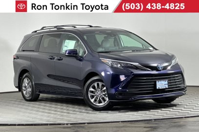New 2025 Toyota Sienna LE