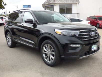 New 2024 Ford Explorer XLT w/ Equipment Group 202A