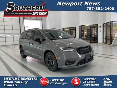 New 2025 Chrysler Pacifica Select