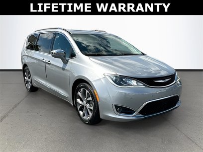 Used 2017 Chrysler Pacifica Limited w/ Advanced Safetytec Group