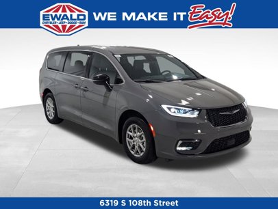 New 2025 Chrysler Pacifica Select