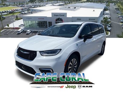 New 2025 Chrysler Pacifica Select