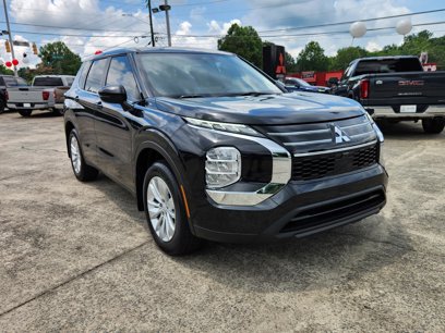 New 2025 Mitsubishi Outlander ES