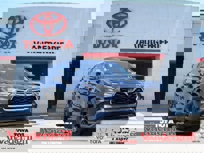 Used 2020 Toyota Highlander LE