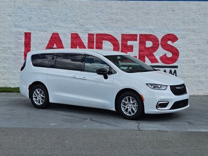 New 2025 Chrysler Pacifica Select