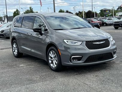 New 2025 Chrysler Pacifica Select