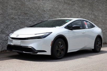 New 2025 Toyota Prius LE
