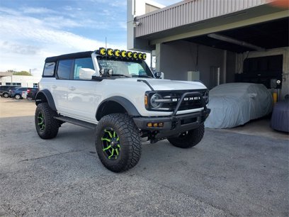 New 2024 Ford Bronco Outer Banks w/ Sasquatch Package